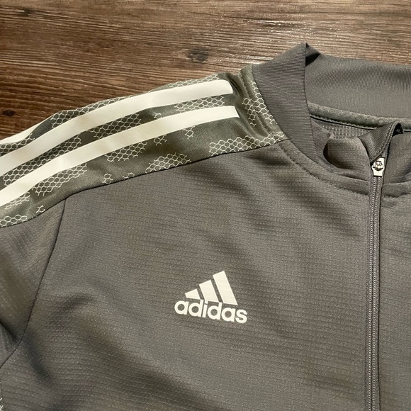 Women’s Adidas Quarter Zip - Picture 3 of 5